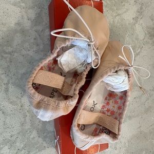 Capezio ballet slippers 9.5w toddler